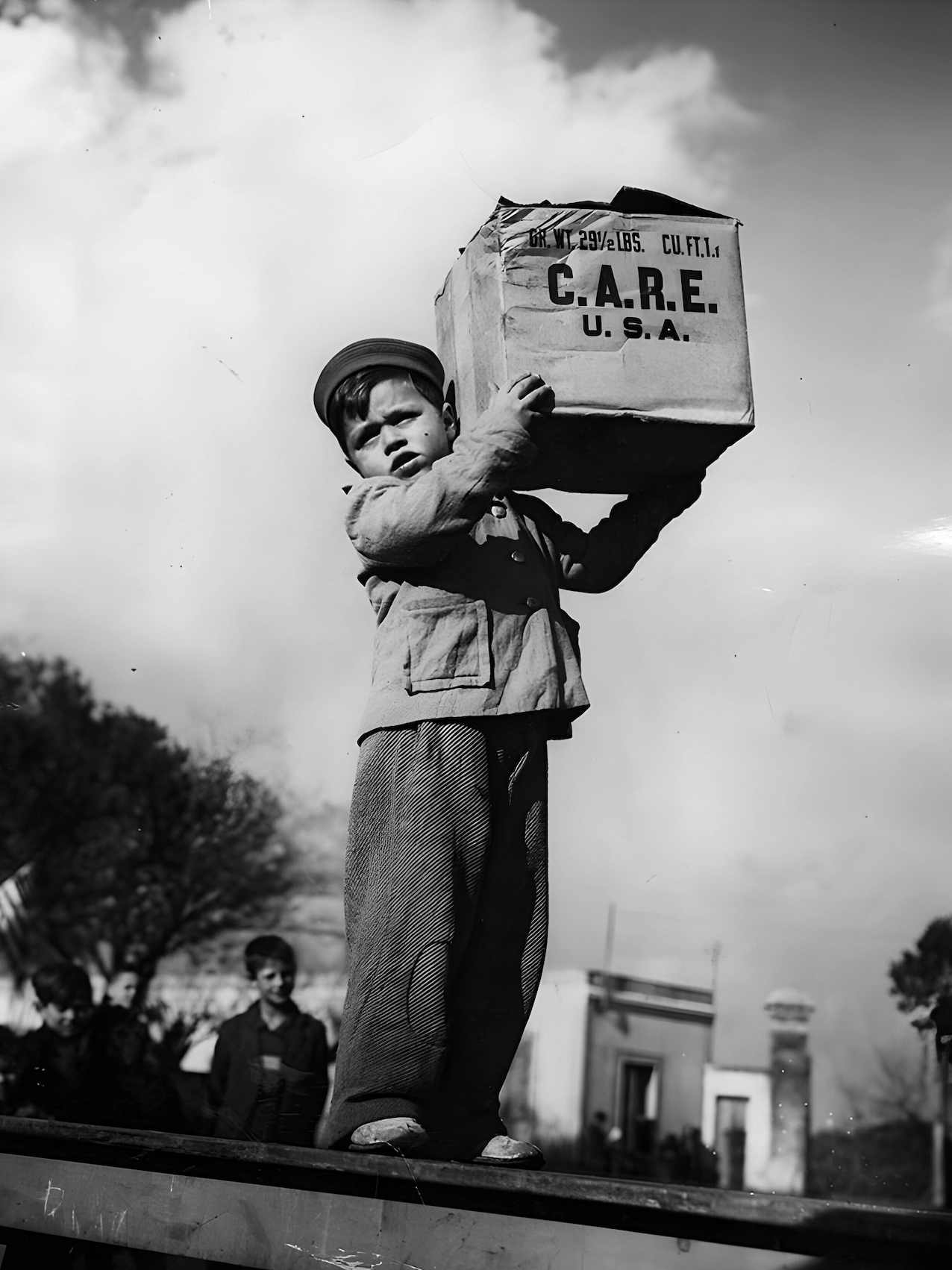 Tableau Vintage - L’Enfant et la Boîte CARE