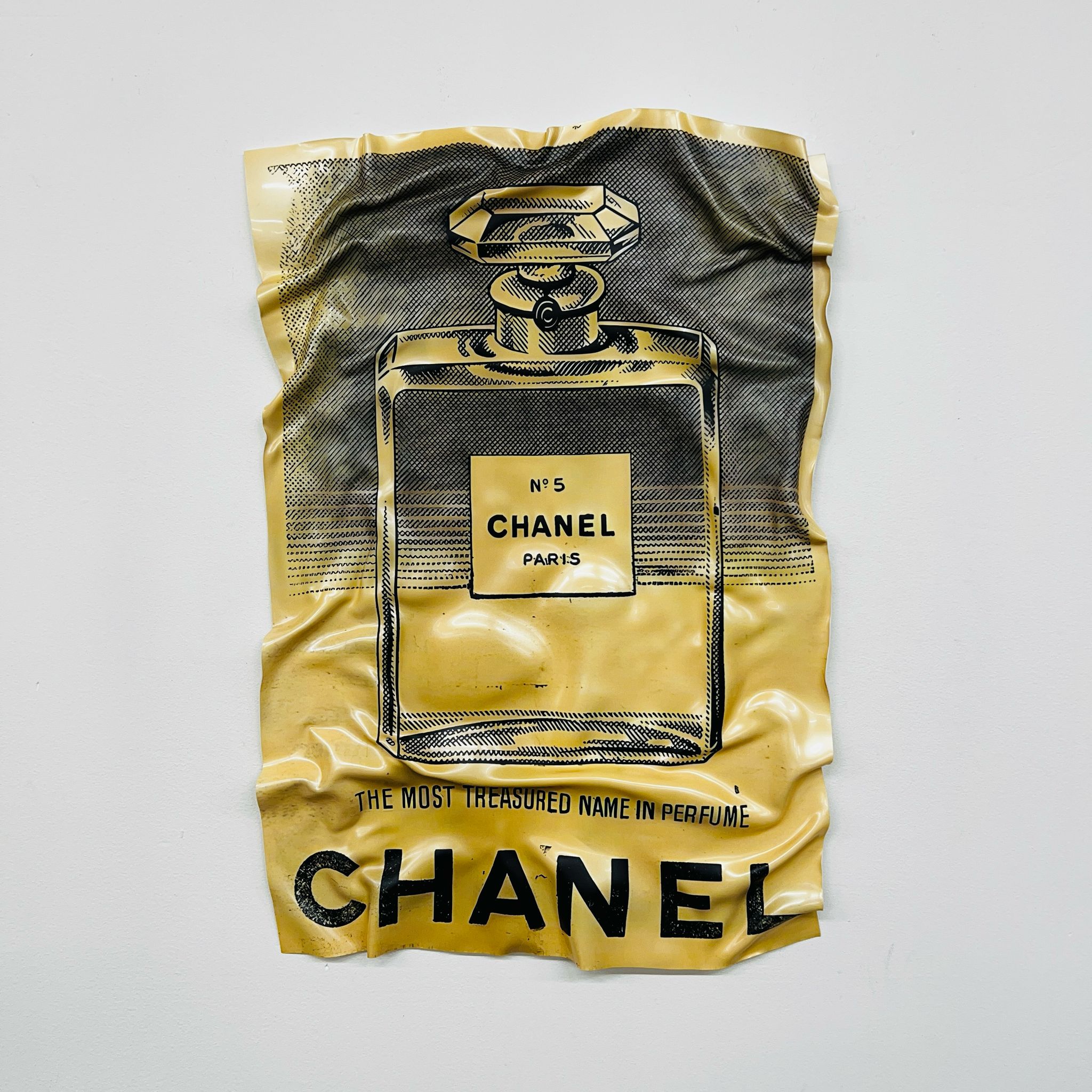 Sculpture Murale - Chanel Pub