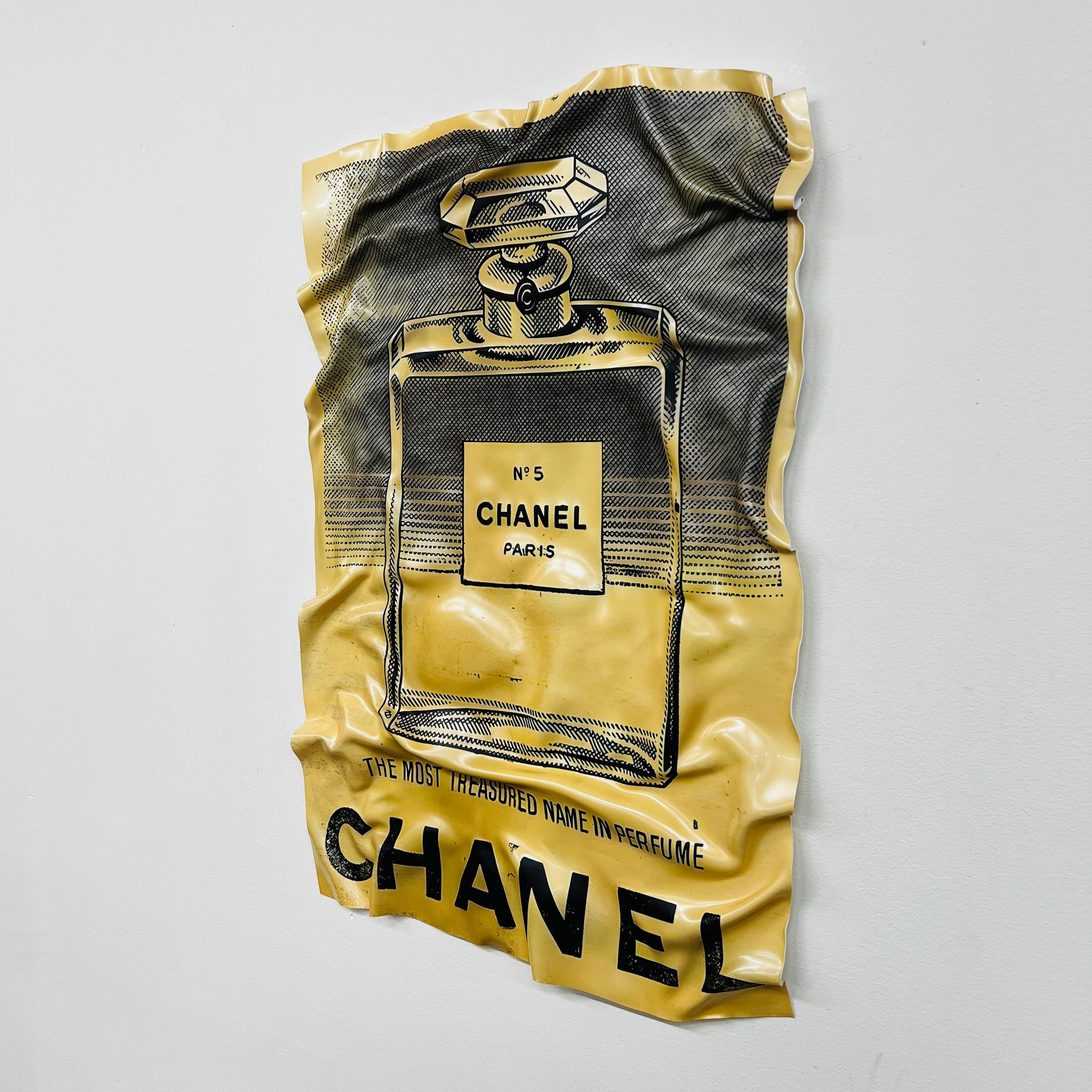 Sculpture Murale - Chanel Pub