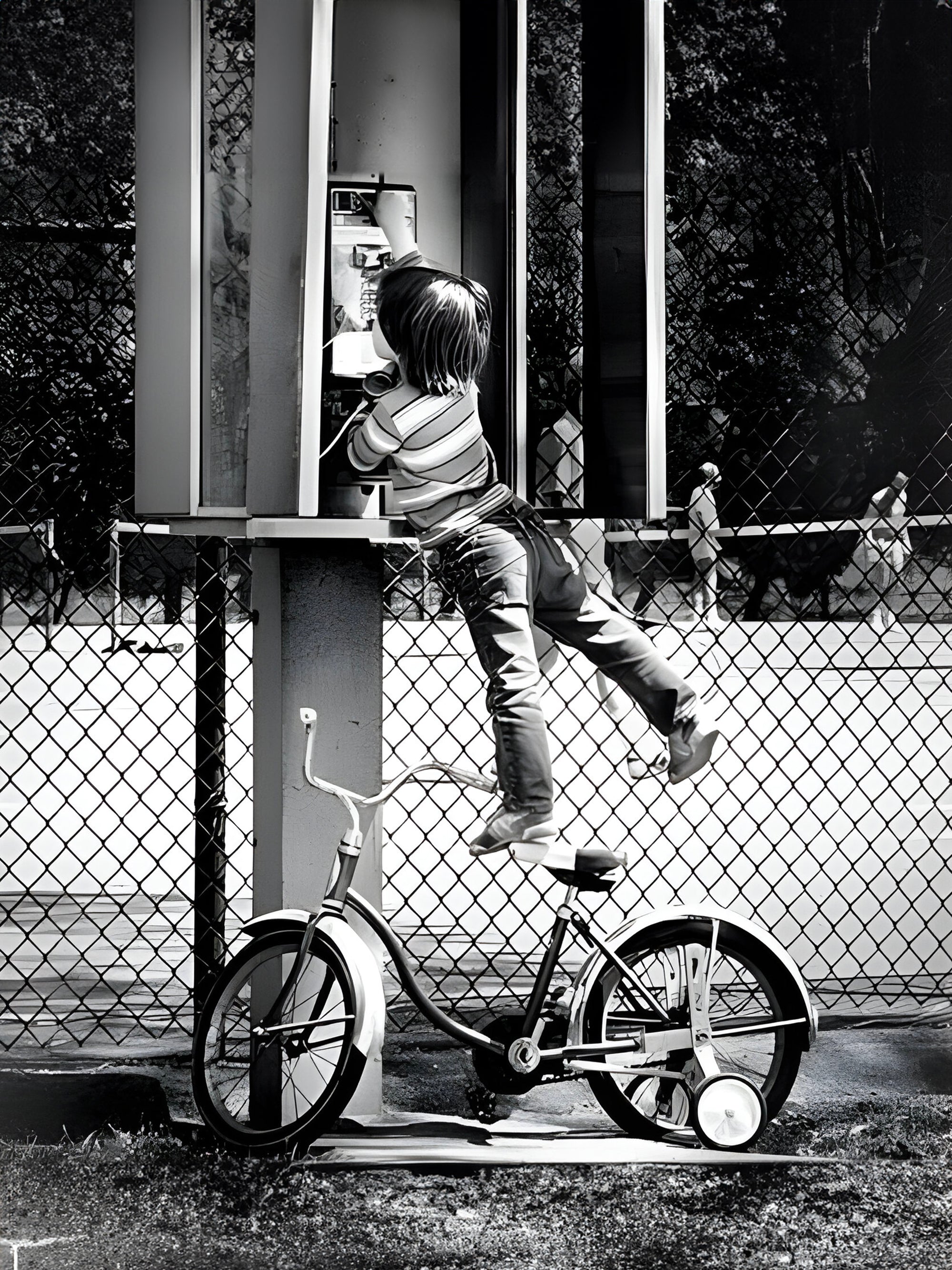 Tableau Vintage - Enfant et Vélo à la Cabine Téléphonique